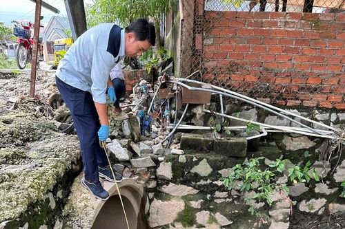 Đồng Nai: Nước nổi bọt trắng, phát hiện 2 cơ sở xả thải trái phép