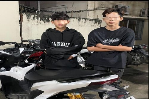Đồng Nai: Triệu tập nhóm thanh niên bốc đầu xe máy 'khoe chiến tích' trên MXH