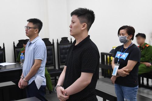 Tổ chức cho người khác trốn ra nước ngoài, hai anh em ruột lĩnh án