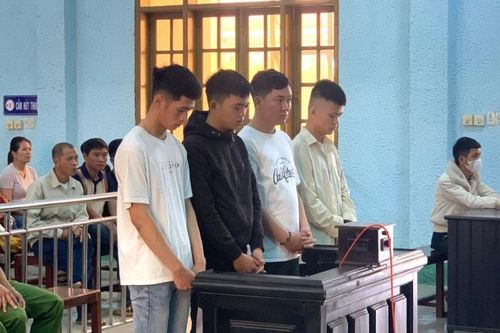 Bị đâm suýt chết vì… mời bia