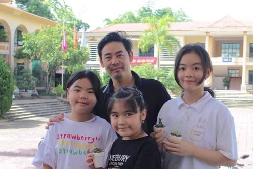 'Đổi giấy lấy cây' lan tỏa thông điệp xanh