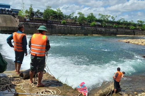 Quảng Ninh: Đi tắm suối cùng vợ con, người chồng tử vong thương tâm
