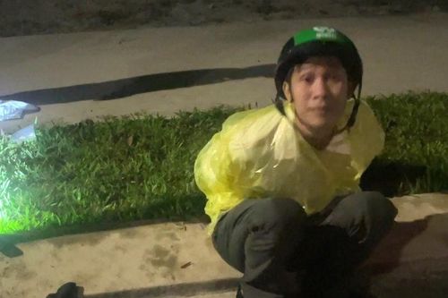 Tạm giữ hai đối tượng mang 4 khẩu súng đi bán