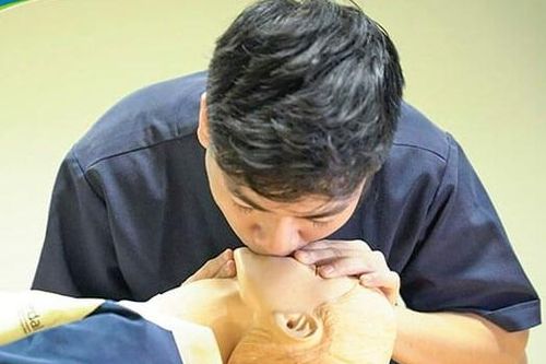Sai lầm khi dốc ngược trẻ bị đuối nước