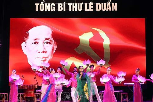 Chủ tịch nước dự Chương trình nghệ thuật đặc biệt tưởng nhớ Tổng Bí thư Lê Duẩn