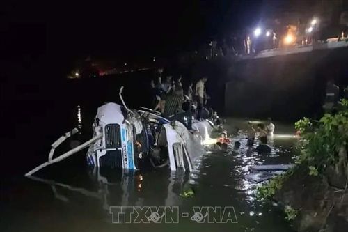 Xe buýt đâm vào cầu ở Sri Lanka, ít nhất 10 người thiệt mạng