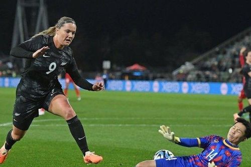 'Người nhện' Kim Thanh xuất sắc nhất trận ĐT nữ Việt Nam - New Zealand