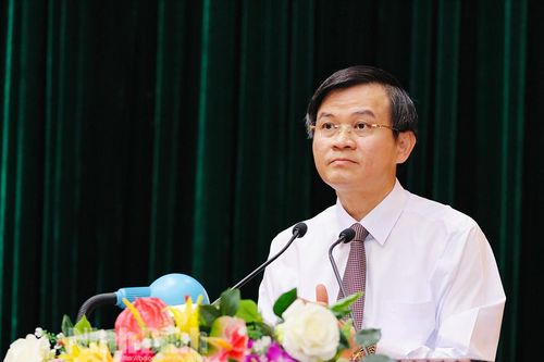 Đẩy nhanh việc ban hành, thể chế hóa các cơ chế, chính sách thuộc thẩm quyền của tỉnh nhằm khơi thông và giải phóng mạnh mẽ các nguồn lực, tạo động lực mới cho phát triển kinh tế - xã hội (*)