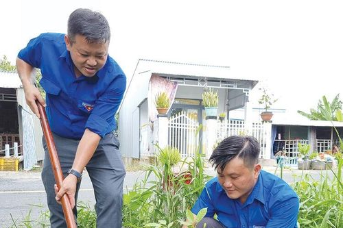 Cống hiến sức trẻ, xây dựng quê hương