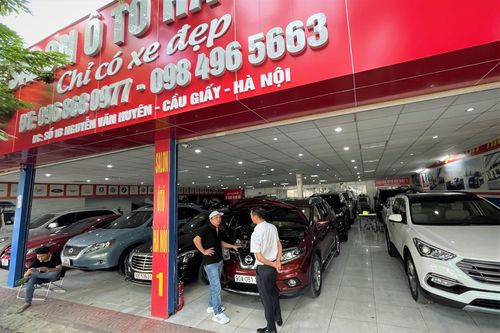 Ôtô mới giảm phí trước bạ, đại lý xe cũ hạ giá 'sập sàn' vẫn ế ẩm