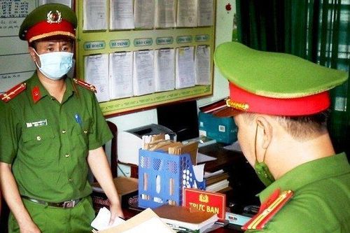 Khởi tố, bắt tạm giam một kiểm sát viên về tội Nhận hối lộ