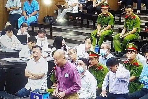 Nhận 864 triệu đồng, cựu Đại sứ khai vì 'vui vẻ nên gửi số tài khoản'