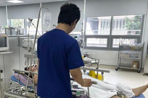 Nồi áp suất đang đun bất ngờ phát nổ, người đàn ông nhập viện cấp cứu