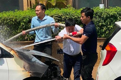 Cảnh báo về cháy ô tô trong những ngày nắng nóng cực điểm