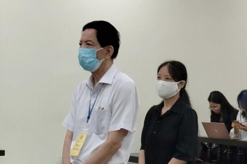 Hai cựu giảng viên hầu tòa vụ lộ đề thi Sinh THPT quốc gia 2021
