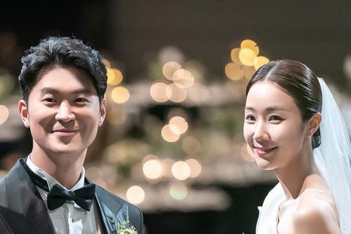 'Tình cũ Sulli' Choiza tung bộ ảnh cưới đẹp như mơ, nụ hôn nồng cháy của cặp đôi thành tâm điểm