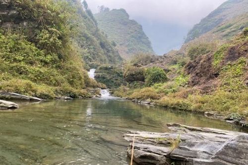 Một du khách tử vong khi tắm thác ở Hà Giang