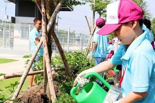 Hơn 300 người dân Bình Dương cùng tham gia lễ trồng cây 'Cánh rừng quê hương'