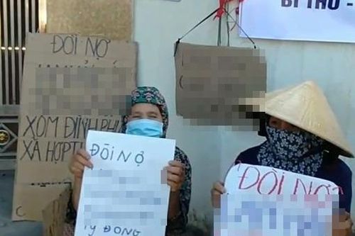 Dân mở nhạc đám ma, mang băng rôn đi đòi nợ trước nhà nguyên cán bộ công an