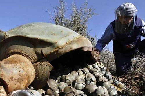 NÓNG trong tuần: Trung Quốc, Nga cảnh báo việc Mỹ quyết định gửi đạn chùm cho Ukraine