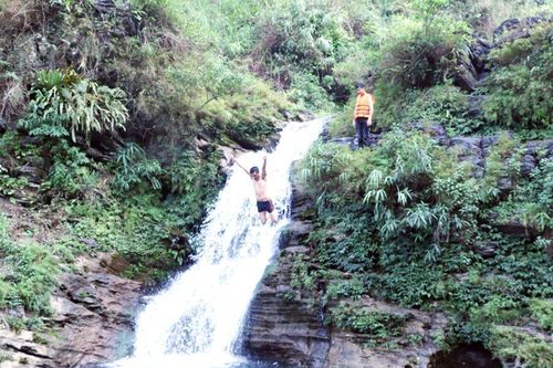 Hà Giang tạm dừng hoạt động tắm tại thác Du Già sau vụ du khách tử vong do đuối nước