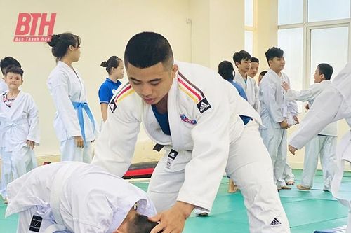 Sôi động, ý nghĩa các lớp võ thuật dịp hè dành cho trẻ em
