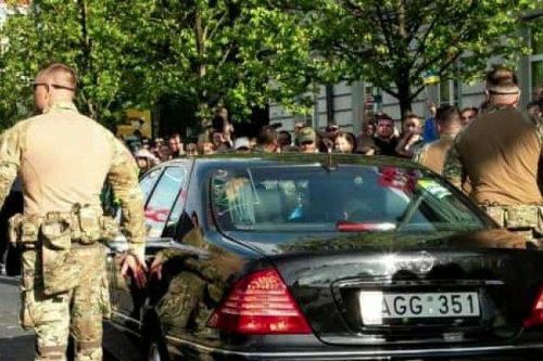 Lithuania nêu lý do để ông Zelensky dùng xe cũ 15 năm tuổi trong thượng đỉnh NATO