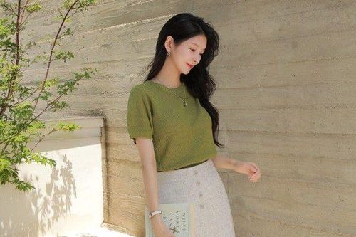 5 gợi ý chân váy giúp nữ công sở mặc đẹp cả tuần