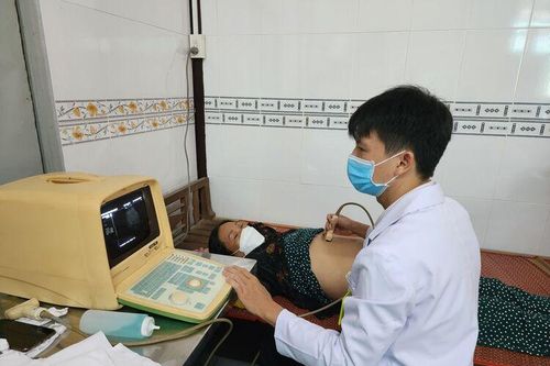 Bệnh viện Đa khoa Trung tâm An Giang khám bệnh, phát thuốc miễn phí cho 200 bà con thị trấn Phú Hòa