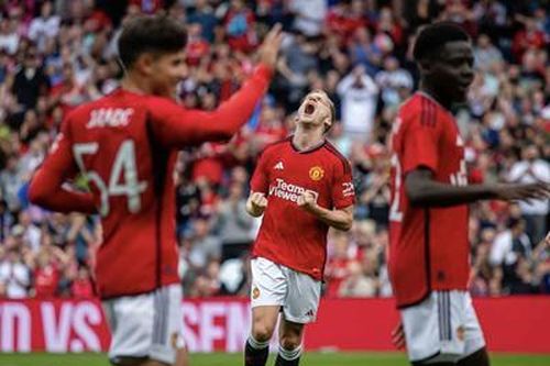Kết quả MU đấu với Lyon (giao hữu): Quỷ đỏ thắng tối thiểu