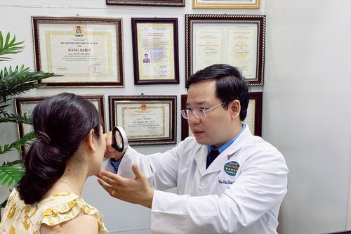 Chi 50 triệu đồng trị mụn, nhận lại khuôn mặt mưng mủ, rỉ máu