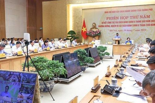 Đột phá cải cách hành chính: Đến trung tâm y tế đổi giấy phép lái xe
