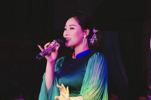 NSƯT Hương Giang chia sẻ về sử dụng hiệu quả các kỹ thuật thanh nhạc trong trình bày một ca khúc