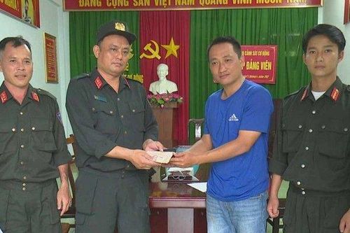 Nhặt được 45 triệu đồng, Thượng sĩ công an trả lại cho người đánh rơi