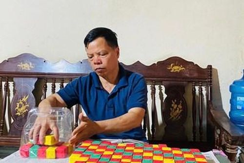 Hai vợ chồng giữ nghề làm bánh truyền thống