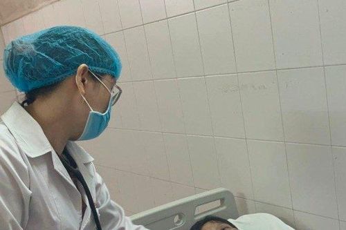 Nội soi cấp cứu lấy dị vật khăn giấy trong phế quản bệnh nhân ung thư