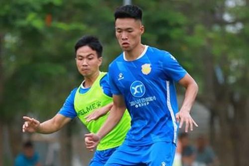 Giữ đôi chân trên mặt đất