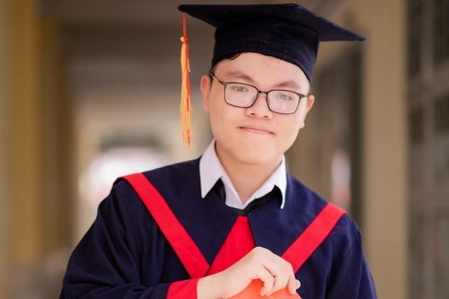 Nam sinh 'trường làng' trở thành thủ khoa của tỉnh Gia Lai