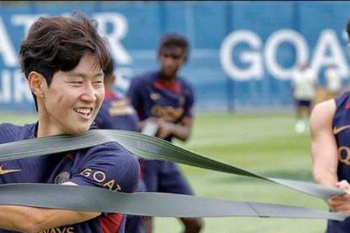 Sao Hàn Quốc gặp hạn ở trận ra mắt PSG