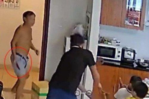 BQL chung cư nói gì về người đàn ông cầm dao đâm hụt hàng xóm gây kinh hãi?