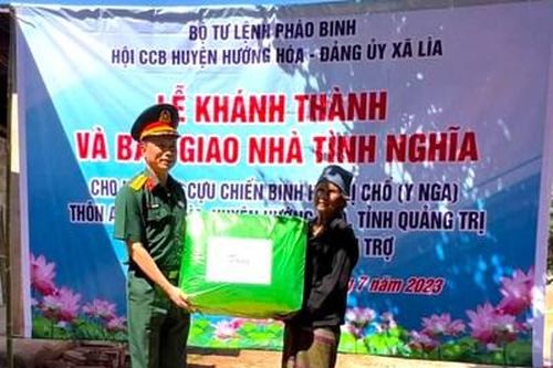 Bộ tư lệnh Pháo binh tặng quà, bàn giao nhà tình nghĩa tại Quảng Trị