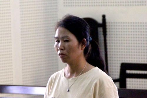 Nối gót chồng vào tù