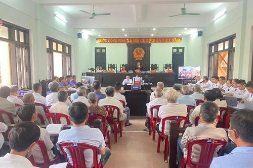 Xét xử 71 bị cáo trong vụ án kê khống hơn 1.200 ngôi mộ giả