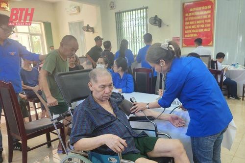 Tri ân người có công, thân nhân người có công tại Trung tâm Chăm sóc và nuôi dưỡng người có công Thanh Hóa