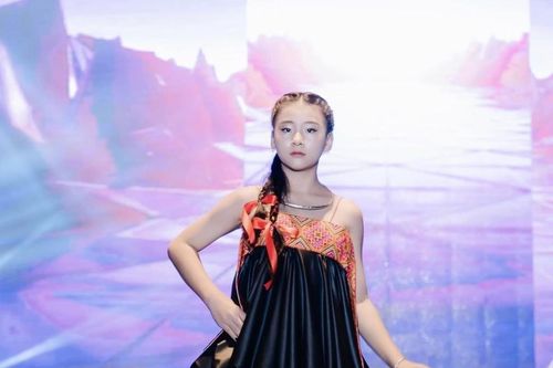 Model Kid Nguyễn Minh Hằng trình diễn mãn nhãn tại sự kiện Tay Bac Fashion Week