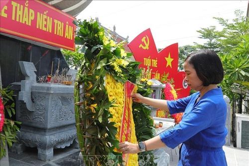 Tổng Giám đốc TTXVN dâng hương tưởng nhớ, tri ân Nhà báo - liệt sĩ Trần Kim Xuyến