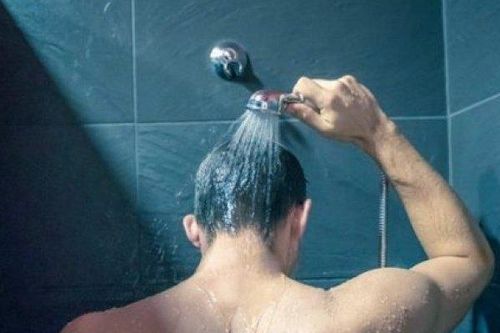 Vì sao tắm đêm có thể gây liệt dây thần kinh số 7?