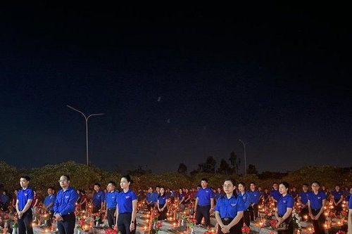 Thắp nến tri ân Anh hùng Liệt sĩ tại 85 nghĩa trang ở Quảng Bình