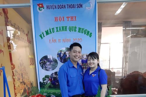 Vợ chồng mình là cán bộ Đoàn!