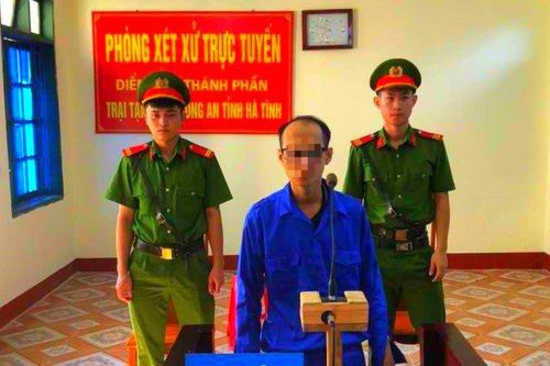 Vô cớ dùng dao chém người khác tại quán ăn